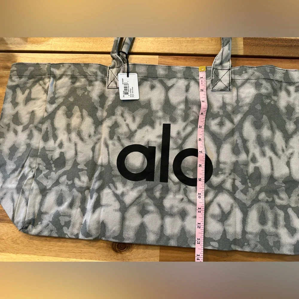 ALO | Yoga Large Tote Bag| NWT - Picture 7 of 7